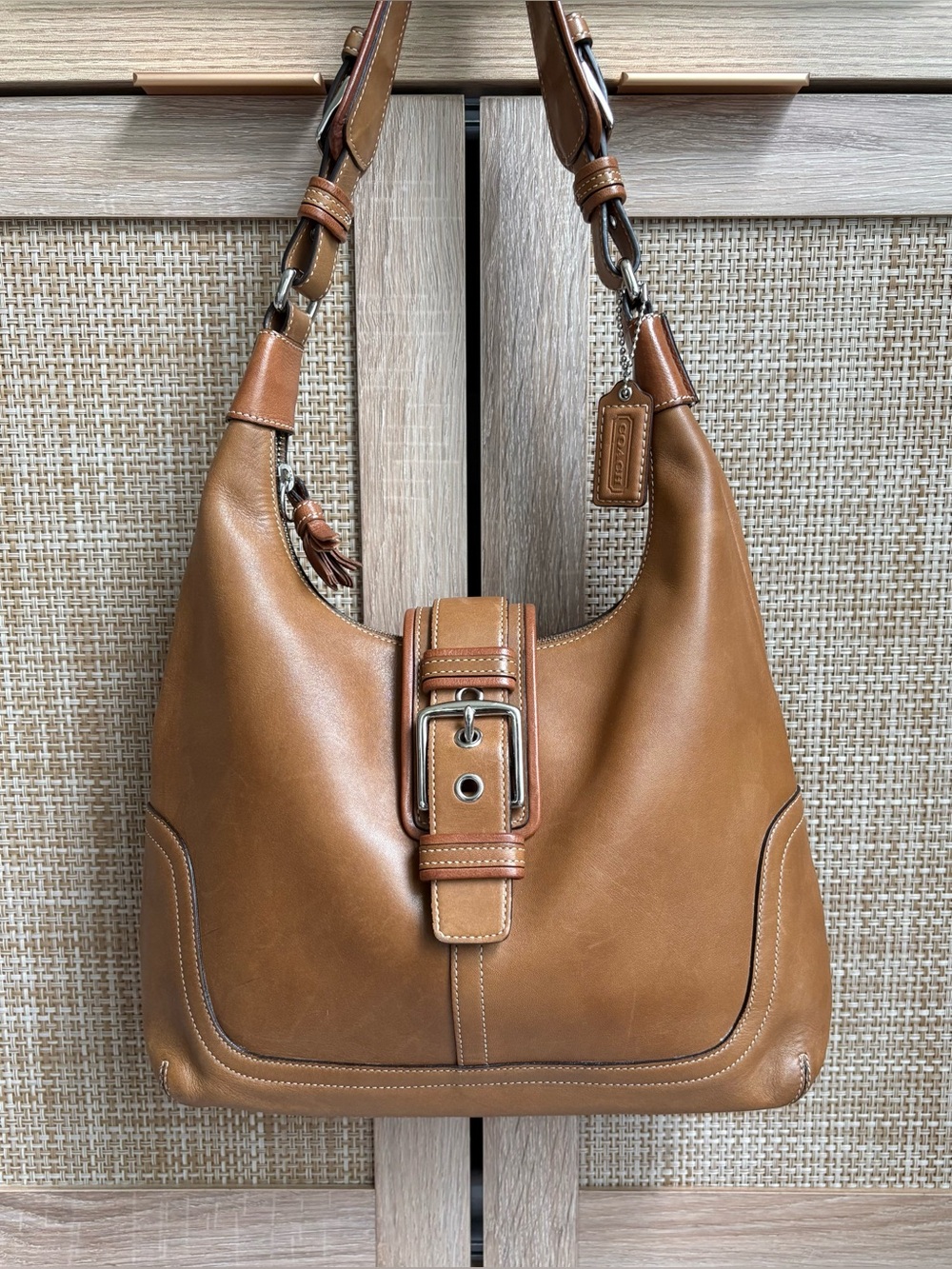 COACH Hampton Soho Hobo Tan Leather Buckle Flap Y2K Shoulder Bag Handbag *READ*